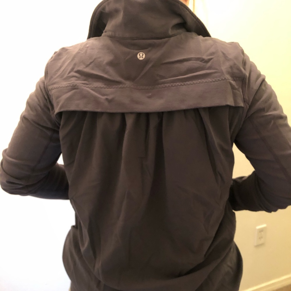 Lululemon Zip Up Jacket w/ Mesh Back charcoal